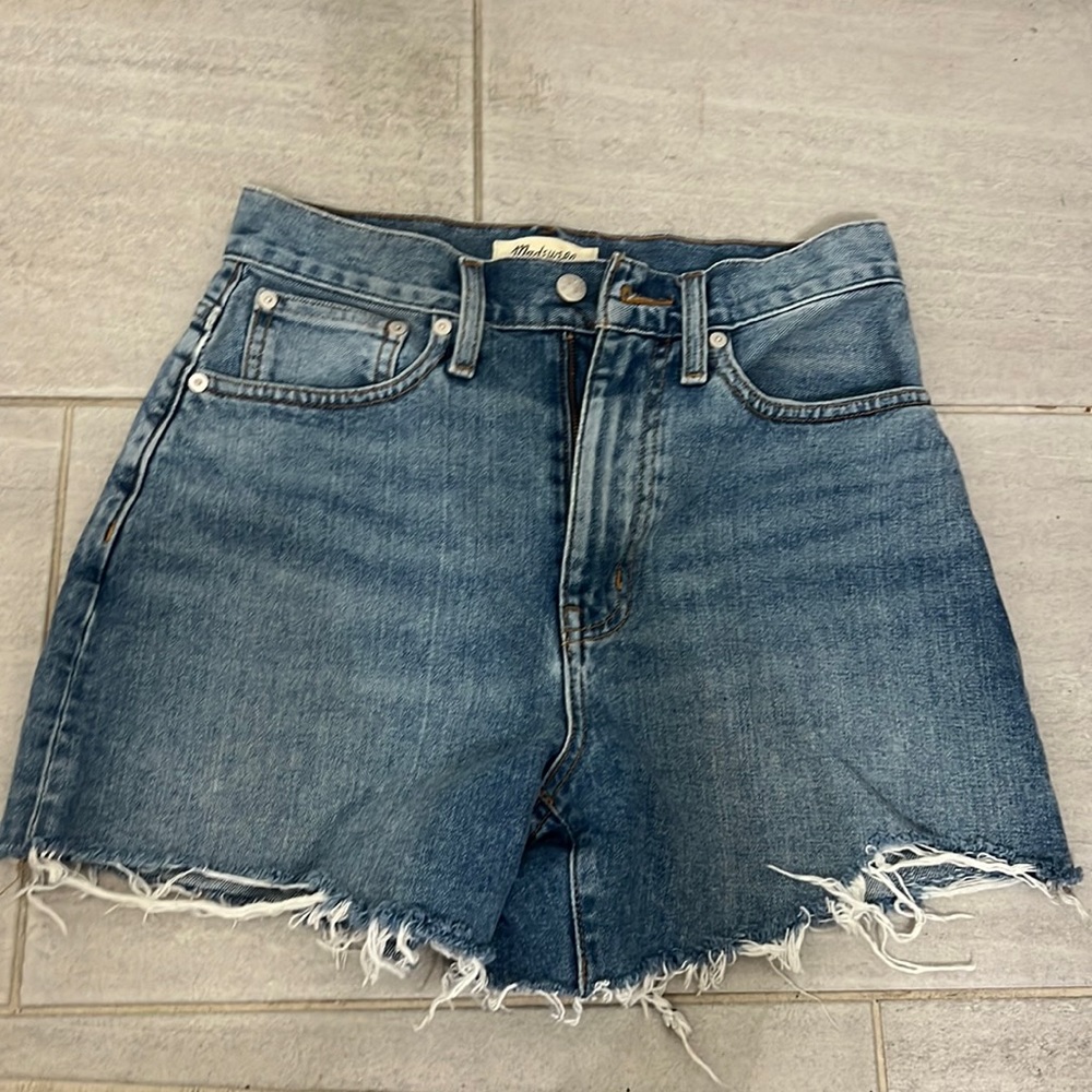 Madewell the mom Jean short size 26